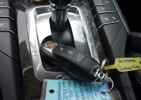 2013 Porsche Cayenne Turbo z USA, uszkodzony, nr VIN WP1AC2A22DLA91556